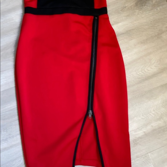 Red dress - Picture 2 of 5